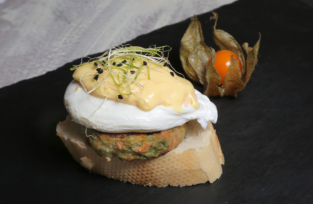 53-DOÑA-TAPA_hamburgesita-vegetal-con-huevo-poché-1080x706