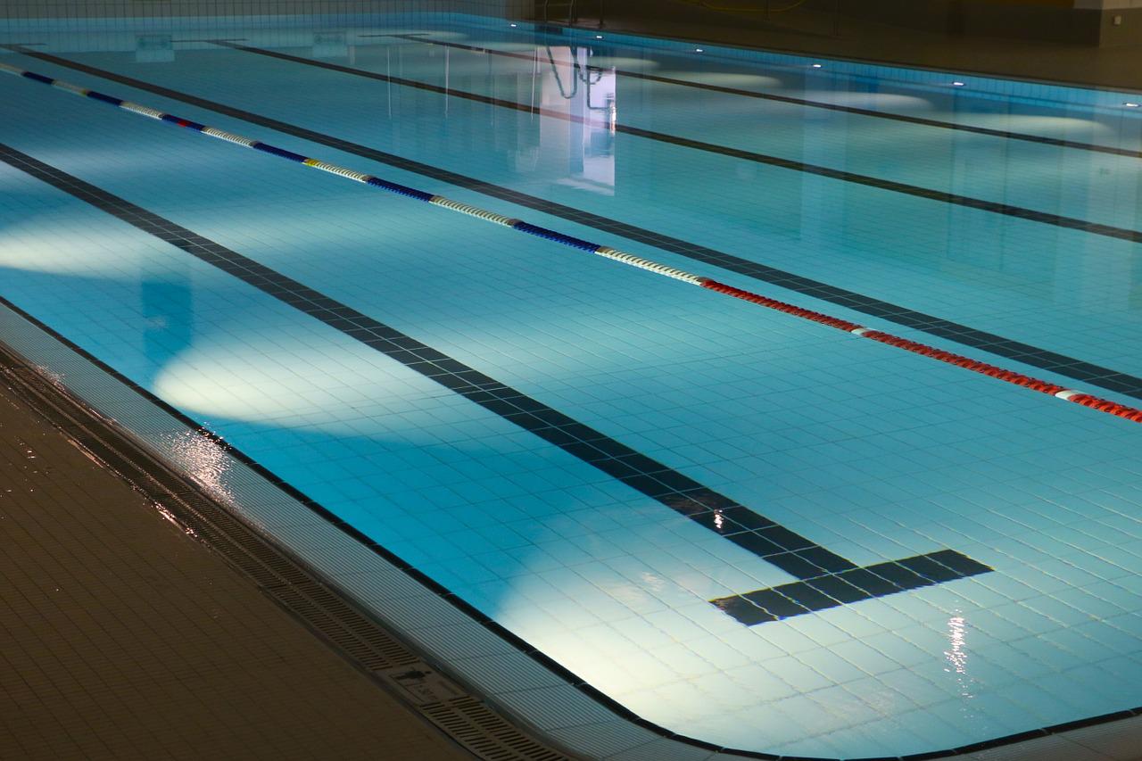 indoor-swimming-pool-735309_1280
