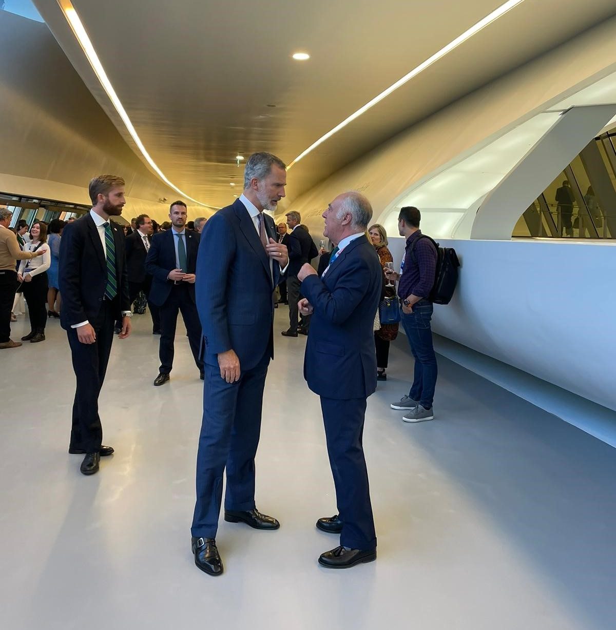 El Rey Felipe VI visita el Puente de Zaha Hadid. Mobility City. Fundación Ibercaja.