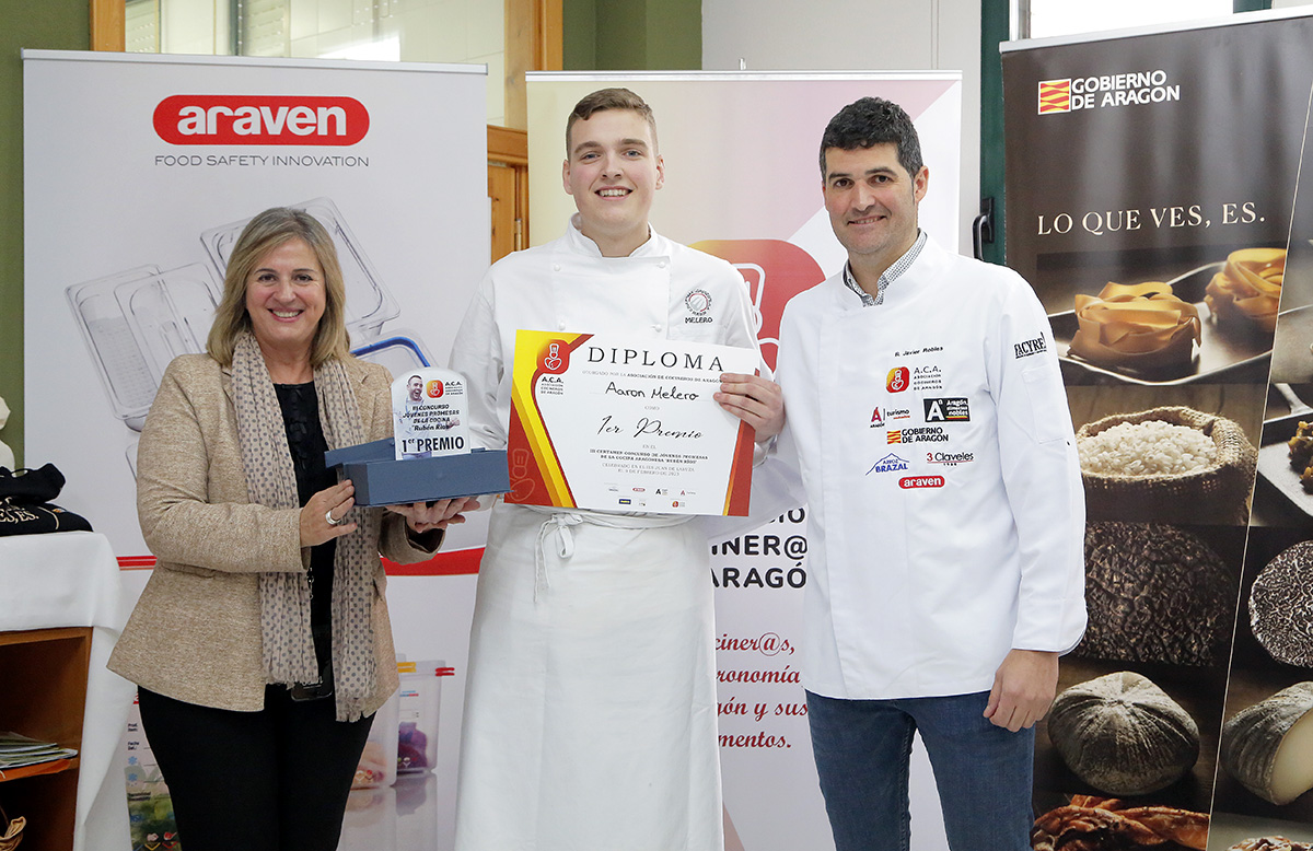 03_ACA_Concurso-jovenes-cocineros-23_Carmen y Javier con ganador Aaron Melero_www