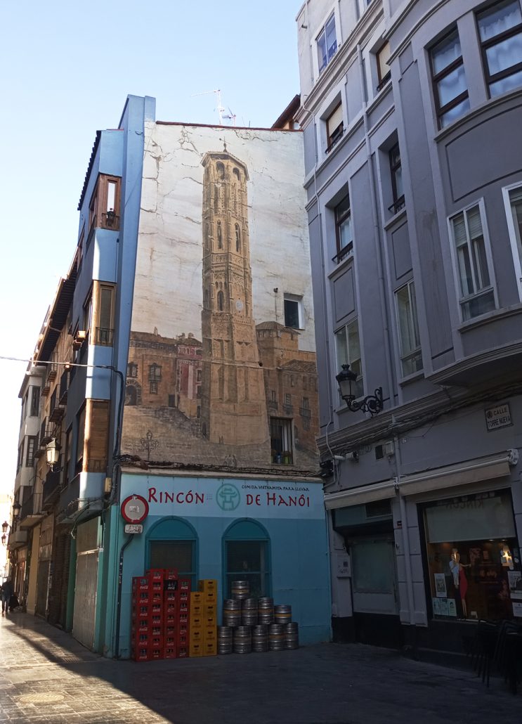 Mural de la Torre Nueva sobre el Rincón de Hanoi, en el cruce de la plaza San Felipe con la calle Torre Nueva